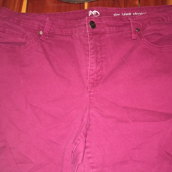 Curvy Straight leg Colored Jeans - Picture 2 of 7